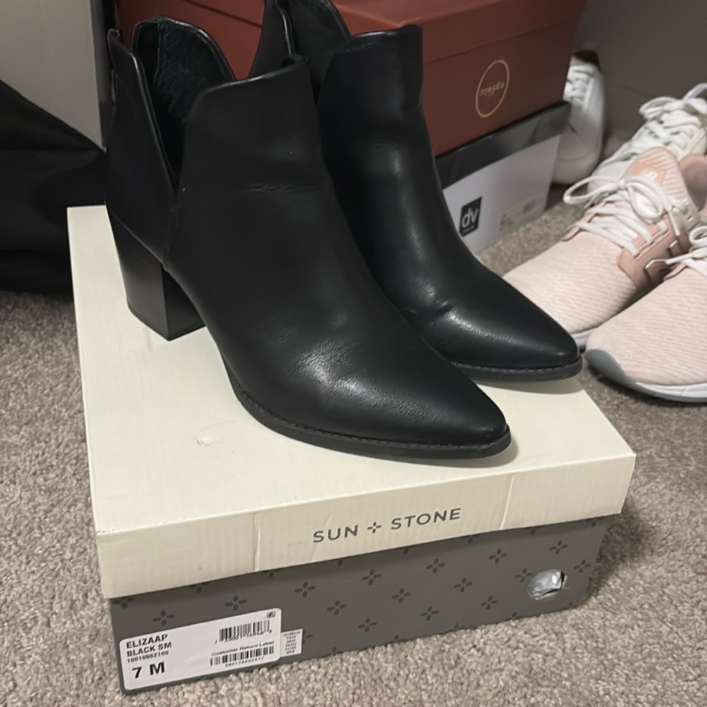 Used, great condition black bootie